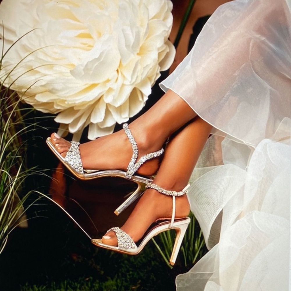 Badgley Mischka white Galia sz US8.5 New in Box